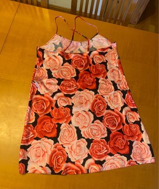 Camisón seda flores rosas y rojas