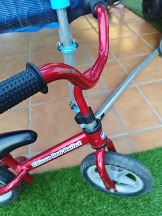 Bicicleta sin pedales roja