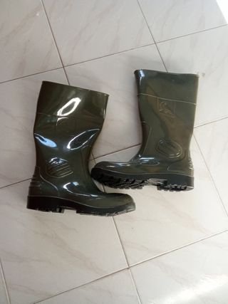 Botas de agua verdes hombre