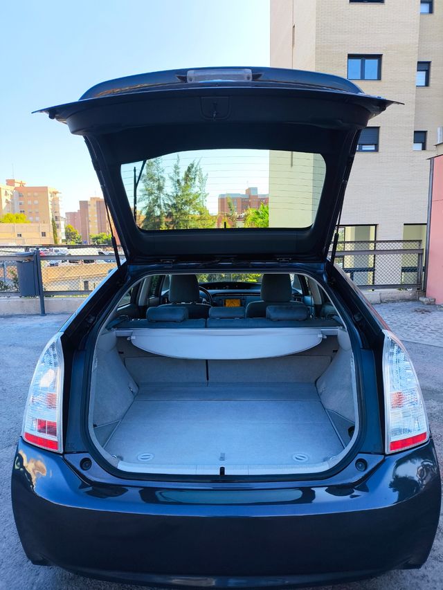 TOYOTA Prius 1.8 HSD EXECUTIVE