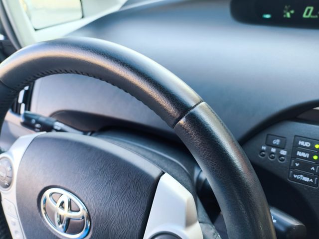 TOYOTA Prius 1.8 HSD EXECUTIVE