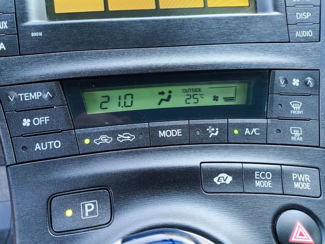TOYOTA Prius 1.8 HSD EXECUTIVE