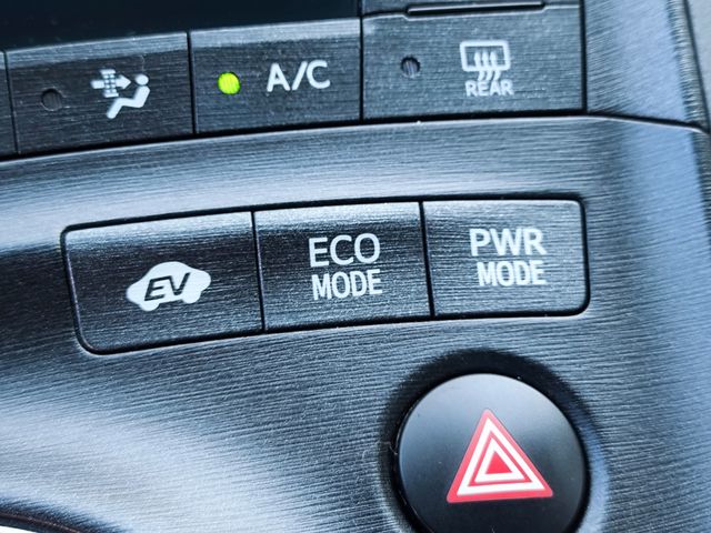 TOYOTA Prius 1.8 HSD EXECUTIVE