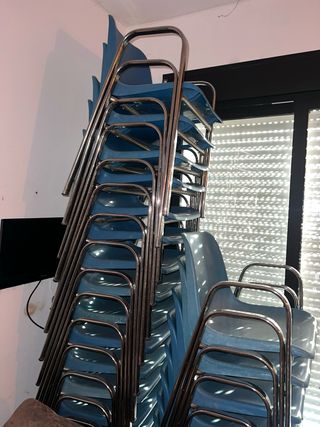 Sillas apilables aluminio y azul
