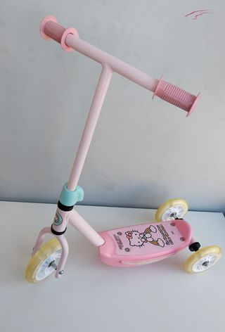 Patinete 3 ruedas led Hello Kitty rosa