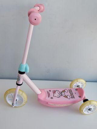 Patinete 3 ruedas led Hello Kitty rosa