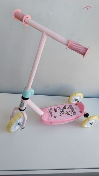 Patinete 3 ruedas led Hello Kitty rosa