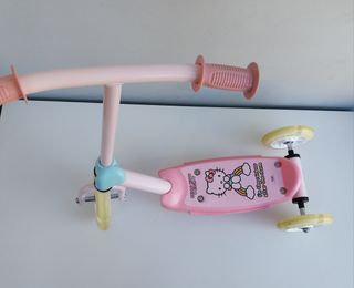 Patinete 3 ruedas led Hello Kitty rosa