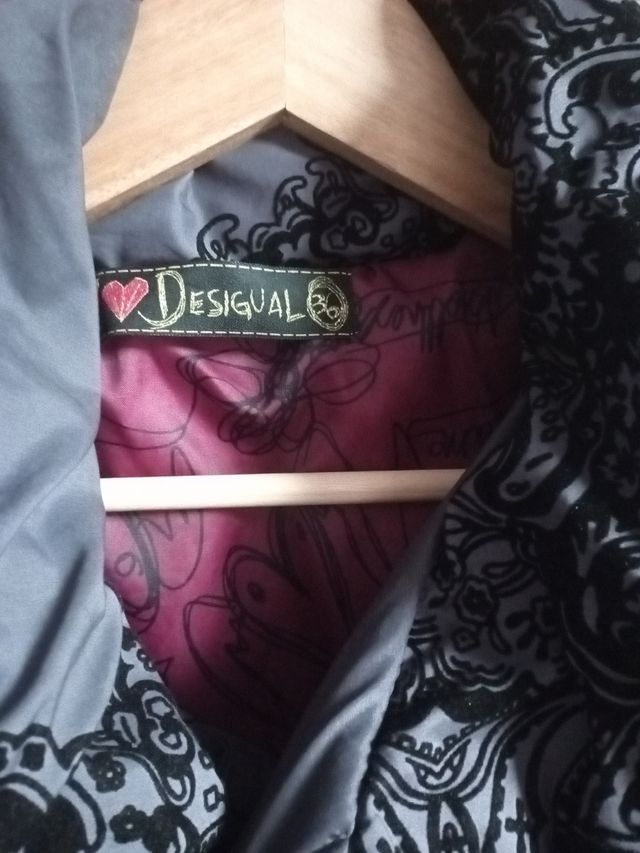Anorak Desigual gris y negro
