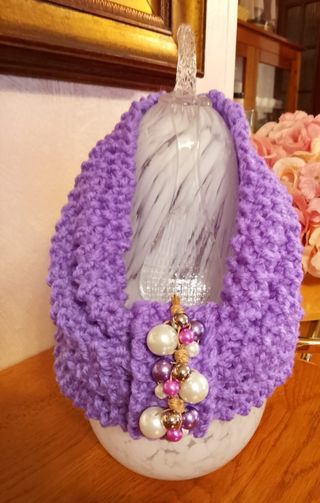 Scaldacollo viola con perle
