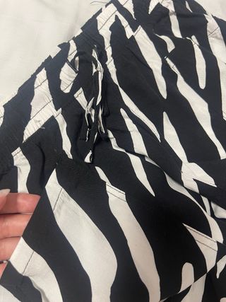 Pantalón fino estampado cebra