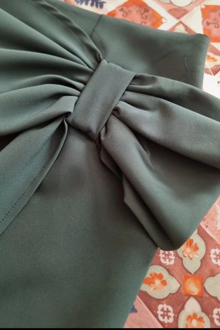 Falda verde con lazo talla L,nueva