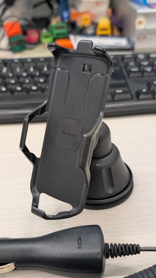 Supporto auto Nokia CR-119 + Caricabatterie DC-4