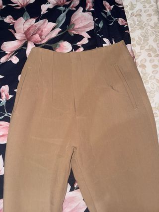Pantalón elegante beige y negro