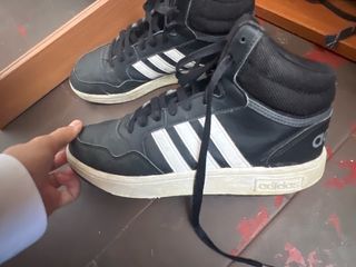 Zapatillas Adidas Altas Negras y Blancas
