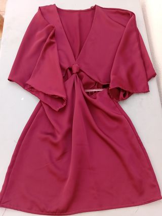 Vestido rojo con nudo frontal