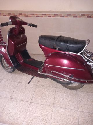 Vespa Sprint Clásica Roja