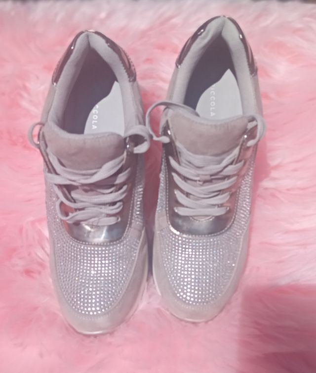 Zapatillas Beige y Plateadas con Brillantes