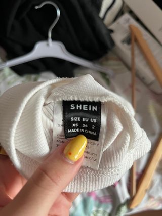 Lote 4 Camisetas Niña Bershka , Shein, Zara...