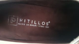 Zapatos Pitillos Beige con Cadena Dorada