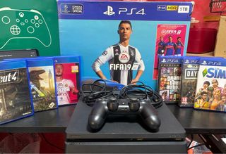 PS4 con mando y juegos