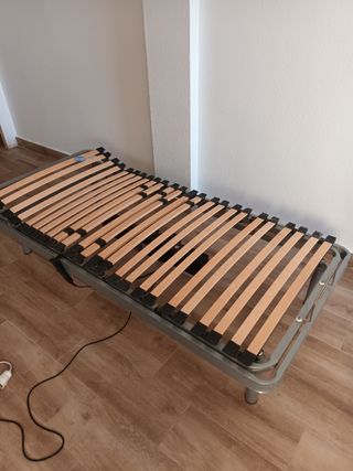 Cama articulada poco uso