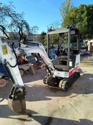 Alquiler miniexcavadora Bobcat 320 con conductor