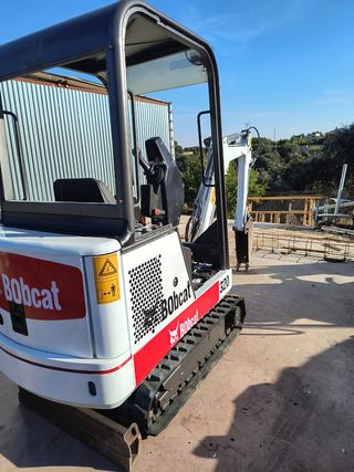 Alquiler miniexcavadora Bobcat 320 con conductor