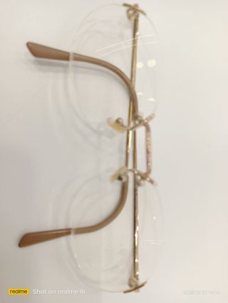 Montura de gafas sin marco doradas y marrones,