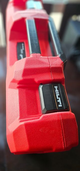 Caja Hilti Roja AG 4S 22