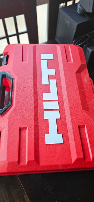 Caja Hilti Roja AG 4S 22