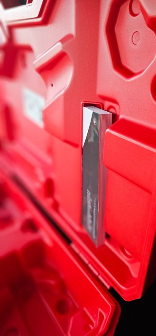 Caja Hilti Roja AG 4S 22