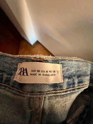 Pantalón vaquero ZARA desgastado azul