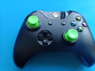 Mando Xbox Negro con Detalles Verdes