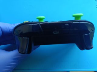 Mando Xbox Negro con Detalles Verdes