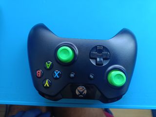 Mando Xbox Negro con Detalles Verdes