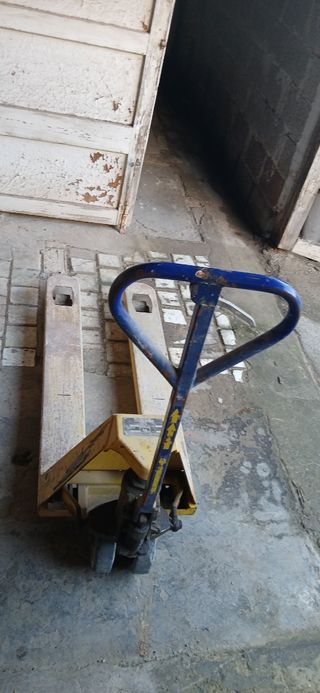 Traspaleta manual amarilla