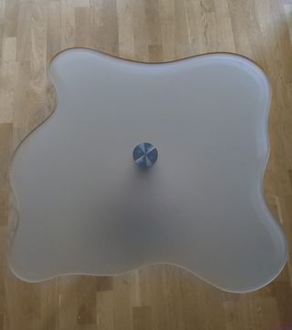 Mesa auxiliar vidrio y madera diseño orgánico