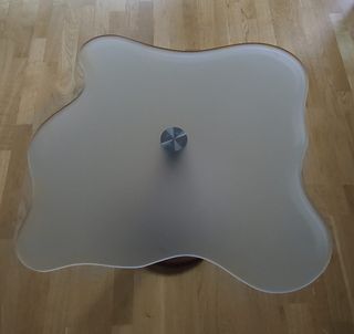 Mesa auxiliar vidrio y madera diseño orgánico