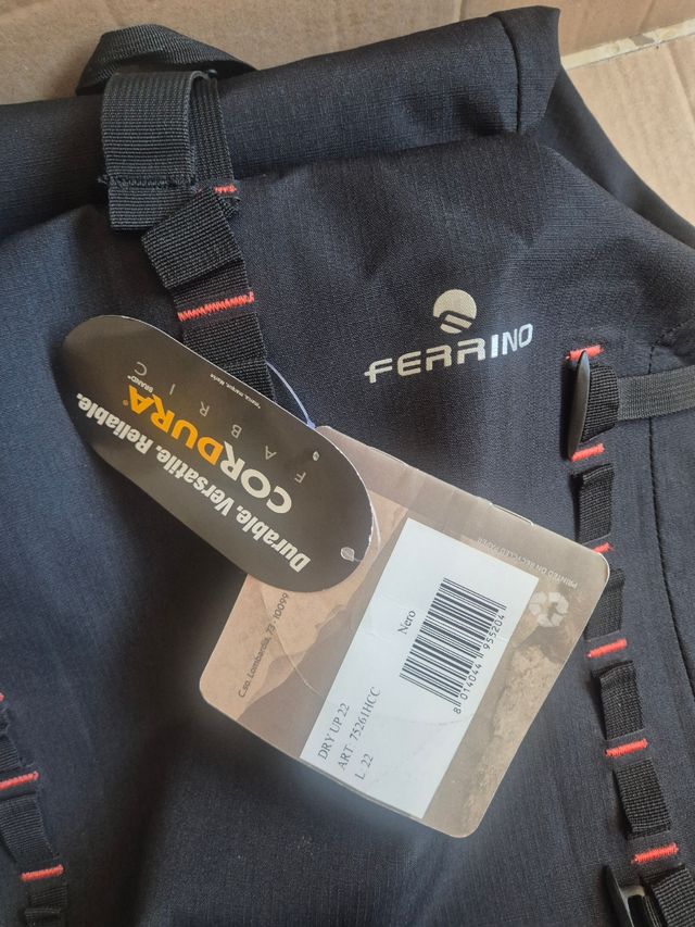 Mochila Ferrino Dry Up 22 Negra Nueva a estrenar