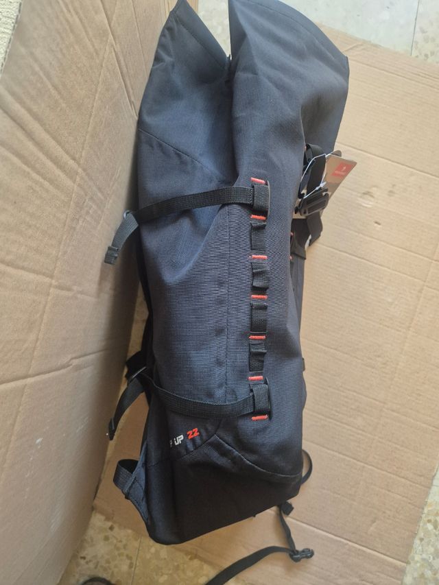 Mochila Ferrino Dry Up 22 Negra Nueva a estrenar