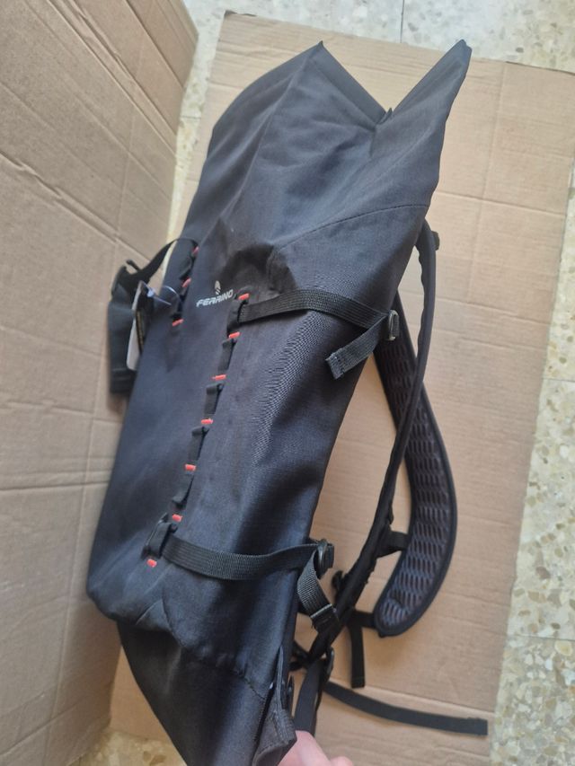 Mochila Ferrino Dry Up 22 Negra Nueva a estrenar