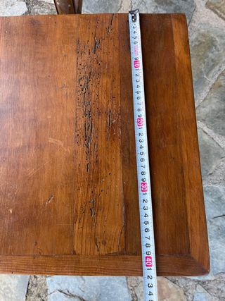 Mesita de noche de madera