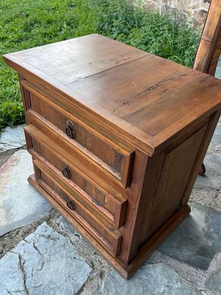Mesita de noche de madera