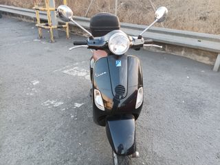 Piaggio Vespa LX 50. 2 tiempos 16000km
