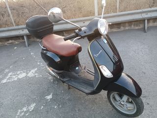 Piaggio Vespa LX 50. 2 tiempos 16000km
