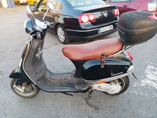 Piaggio Vespa LX 50. 2 tiempos 16000km
