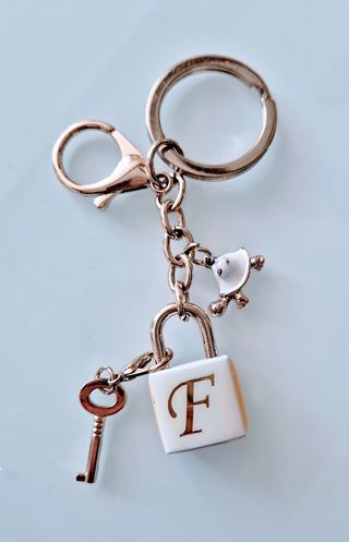 Carpisa Llavero Letra F con Candado y Llave