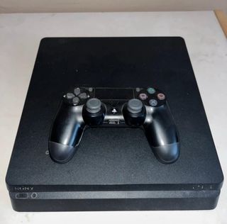 PS4 (Playstation 4) + Mando + 4 Juegos