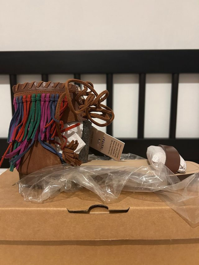 Sandalias de piel con flecos